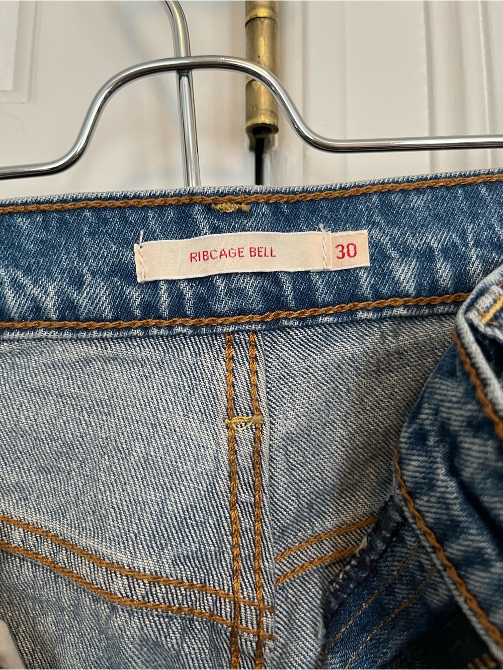 Levi’s Ribcage Bell Jeans - Picture 5 of 5